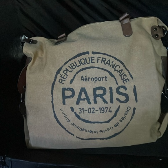 Other - Stylish Tan Travel Bag